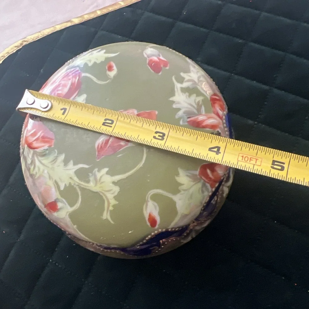 VINTAGE PORCELAIN HAND PAINTED FLORAL LIDDED TRINKET DISH POWDER Jewelry JAR .